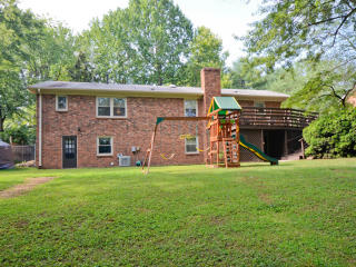 4511 Knightbridge Rd, Greensboro, NC 27455-1913