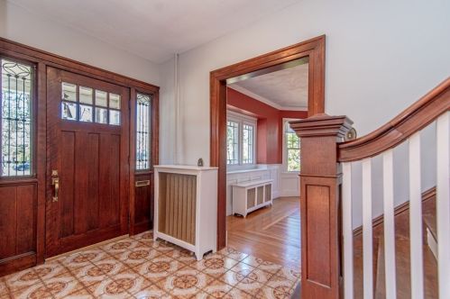 201 Longmeadow St, Springfield MA 01106-1337 exterior