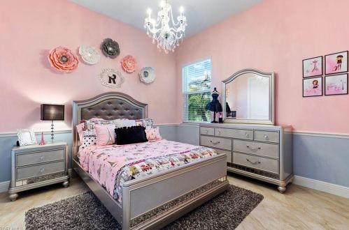 915 16 St, Naples FL 34117-9428 exterior