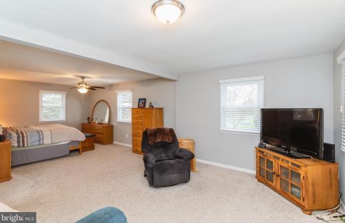 33 Vly Vw Dr, Hanover PA 17331-8307 exterior