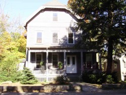 95 Warren St, Newton, MA 02459-2334