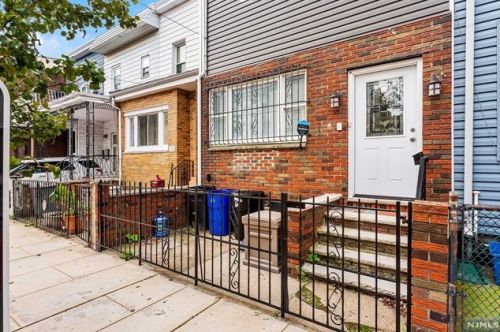 161 St, Union City NJ 07087-5439 exterior