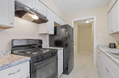 6913 Colony Loop Dr, Austin TX 78724-3751 exterior