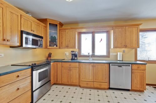 1404 Candlewood Dr, Bull Valley IL 60014-8964 exterior