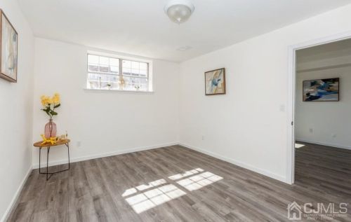 460 College Dr, Edison NJ 08817-5951 exterior