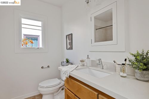 1614 Capistrano Ave, Berkeley CA 94707-1803 exterior