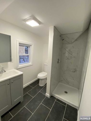 684 18 St, Paterson NJ 07501-2111 exterior