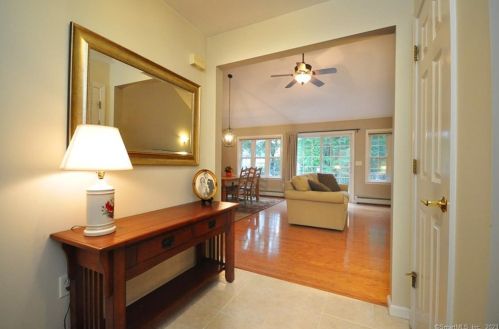 221 Marshall Phelps Rd, Windsor CT 06095-1743 exterior