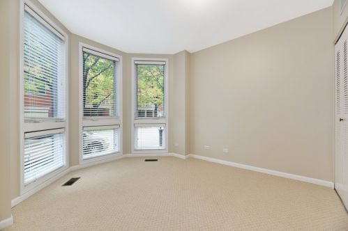 441 Clinton St, Chicago IL  60607-3800 exterior