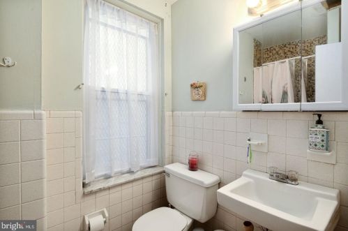 865 26 St, Philadelphia PA 19146-4402 exterior