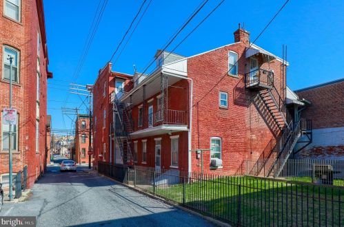 126 Walnut St, Lancaster PA 17602-5043 exterior