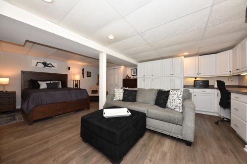 5606 Prt Ave, Milwaukee WI 53223-4121 exterior