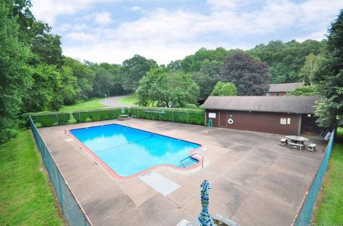 25 Cliffside Dr, Manchester CT  06042-3407 exterior