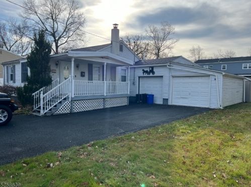 33 Glassboro Rd, Parsippany, NJ 07054-3922