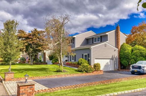 180 Cockonoe Ave, Babylon NY 11702-1904 exterior