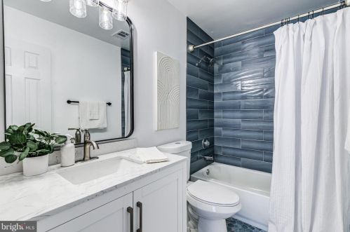 213 Creek Valley Ln, Rockville MD  20850-5603 exterior