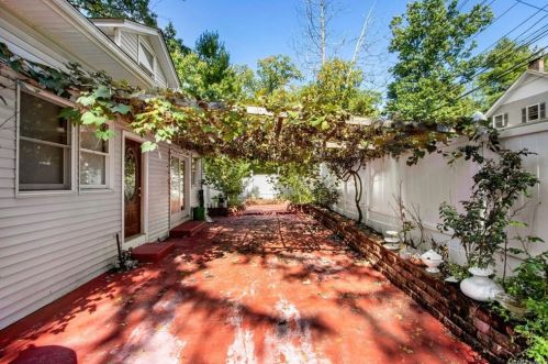 400 Kings Hwy, Valley Cottage, NY 10989-1527