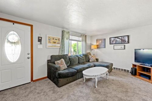 1528 Creedmoor Ave, Pittsburgh PA  15226-2438 exterior