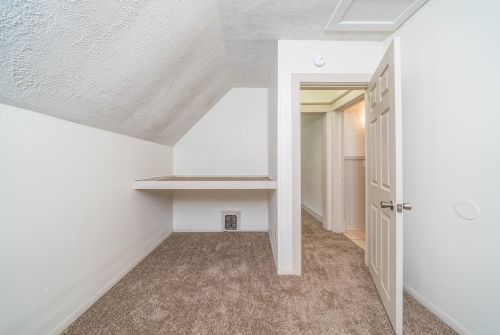 1020 Clinton Ave, Kalamazoo MI 49001-3881 exterior