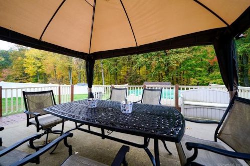 35 Plainfield St, Enfield CT 06082-5814 exterior