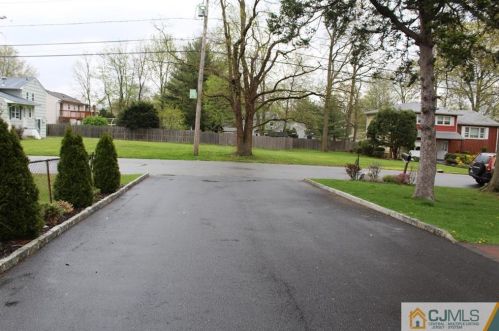 949 Ellis Pkwy, Edison NJ  08820-1725 exterior