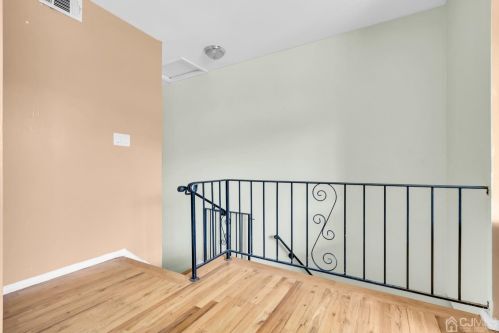 47 Judson St, Edison, NJ 08837-2437