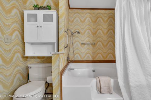 475 Charles Pl, East Freehold NJ 07728-3403 exterior