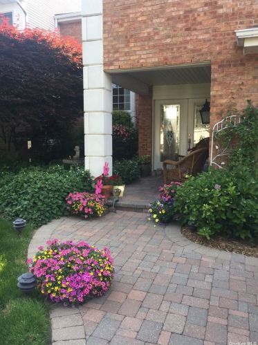 54 Hamlet Dr, Commack, NY 11725-4437
