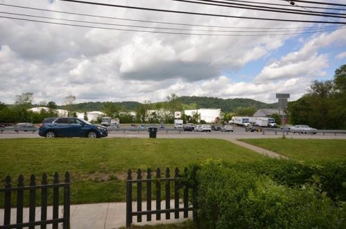 410 5th Ave, Moon Twp PA 15108-1528 exterior