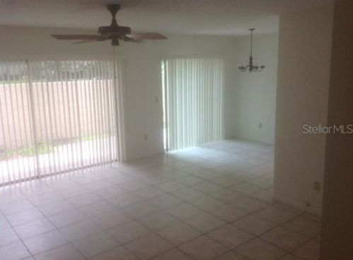 6309 Bentbranch Ct, Tampa FL  33617-1752 exterior