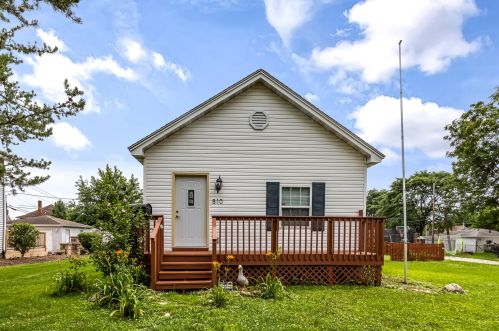 810 Richmond St, Joliet, IL 60435-7323