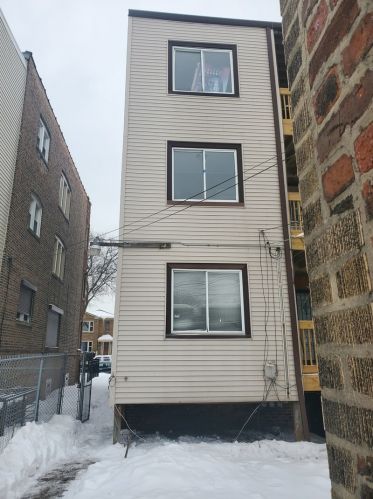 8746 Dante Ave, Chicago, IL 60619-7117