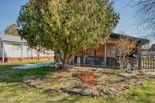 226 Ewen St, Maple Rapids, MI 48853-5010