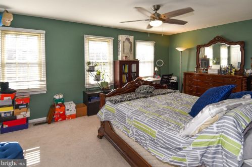 11531 Pne Cone Ct, Herndon VA 20191-2239 exterior