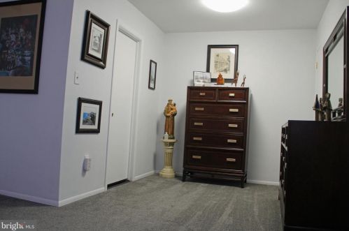 6 Rebecca Ct, Trenton NJ 08628-3339 exterior