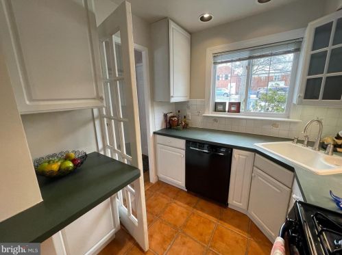 1418 Martha Custis Dr, Alexandria VA 22302-2028 exterior