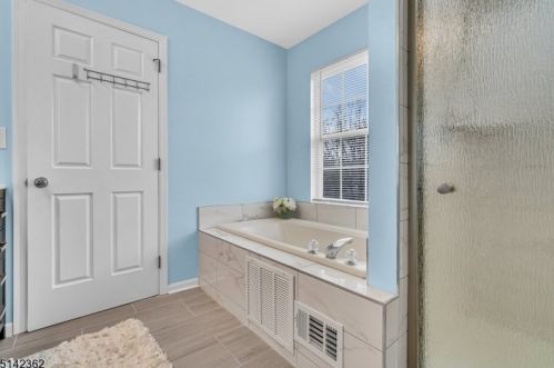 9 Delaney Ct, Bridgewater NJ 08807-5568 exterior