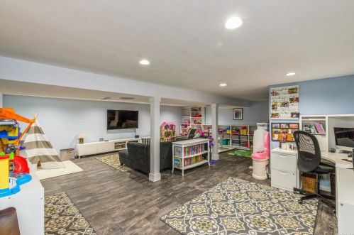 37 Evelyn Dr, Commack NY 11725-3822 exterior