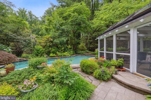 34 Long Dr, Trenton NJ 08648-2714 exterior