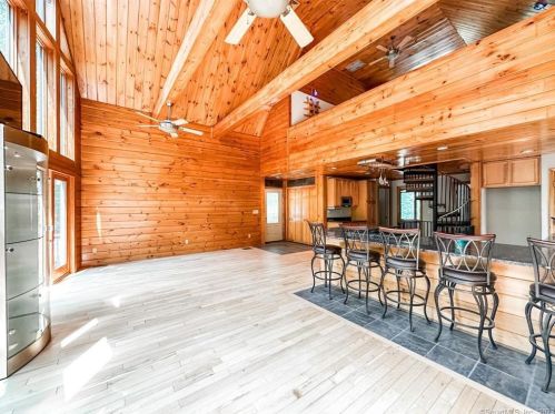 334 Ledge Rd, Killingly CT 06241-1910 exterior