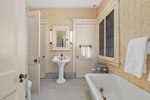 16 Kingsbury Pl, Saint Louis MO 63112-1825 exterior