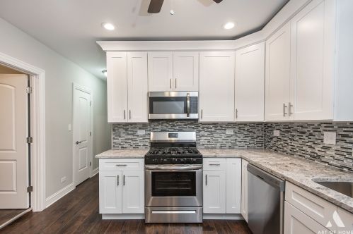 8722 Buffalo Ave, Chicago IL  60617-3307 exterior