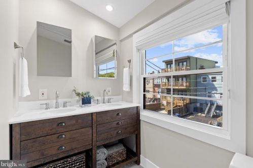 32 Franklin St, Washington DC  20002-1008 exterior