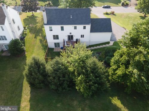 1121 Sunwood Ln, Lancaster PA  17601-7104 exterior