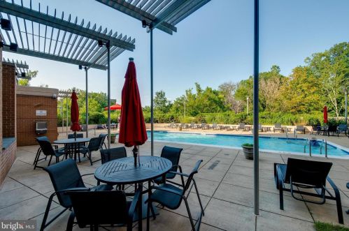 3101 Hampton Dr, Alexandria VA  22302-1513 exterior