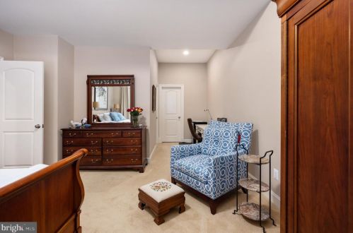 6421 Divine St, Mc Lean VA 22101-4702 exterior