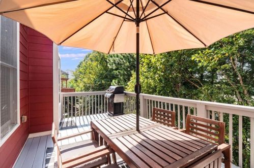 1716 Barfield Run, Atlanta GA  30318-2779 exterior