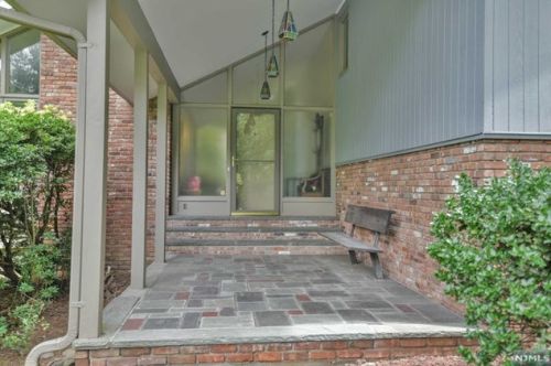 11 Stevenson Ln, Upper Saddle River NJ  07458-2136 exterior