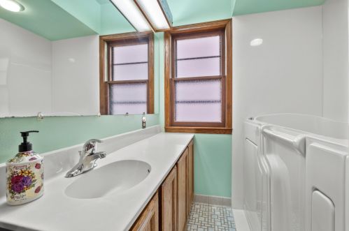 2015 59, Milwaukee WI 53219-1547 exterior