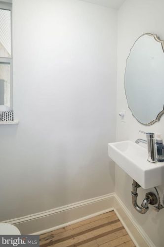 1009 Mckean St, Philadelphia PA 19148-2329 exterior